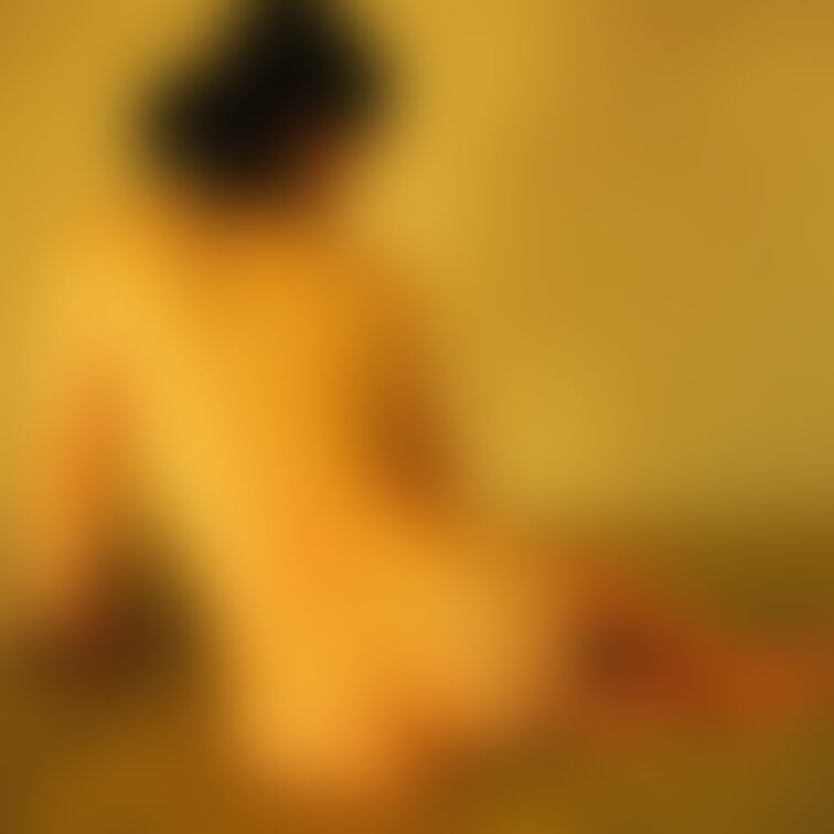 伊豆で撮った写真です。後ろ姿ヌード。絵画っぽいポーズで。