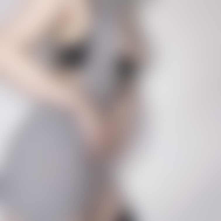 おっぱいを横から見たら、、
上向きです🙈


例のセーターに無駄紐ブラを合わせて
つよつよセーターに🖤

