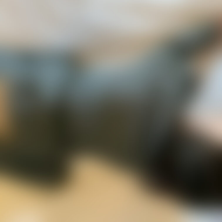 征服感MAXの四つん這いフェラ

【フェラチオ口内発射】パンツスーツの美尻事務職員に大量口内発射!!本編はこちら!!