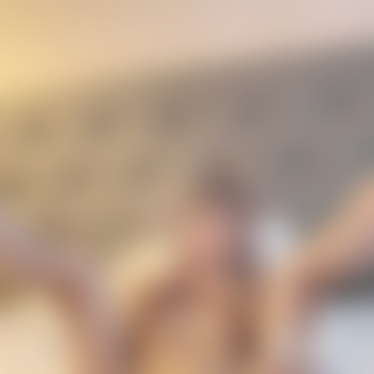 足を思いっきり上げて、開いて、中まで見えるポーズ🥰
この撮影、すっごく恥ずかしかった笑