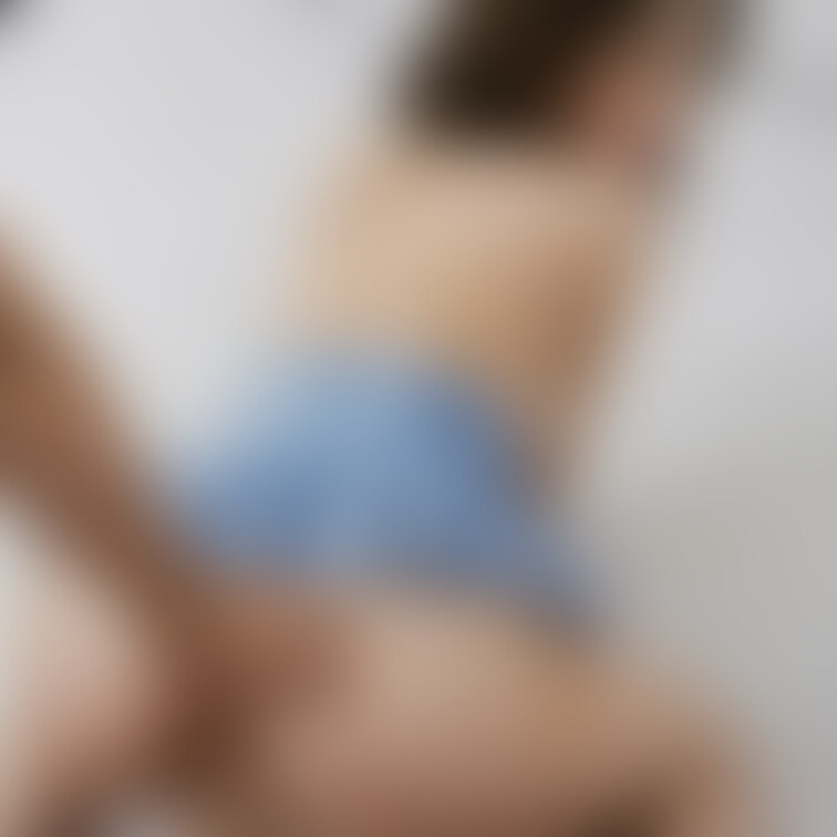 後ろから突かれる美女、こうやってついてほしい。