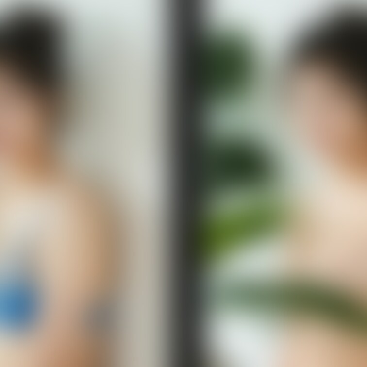 着衣と脱衣を並べた画像です。画像№648
