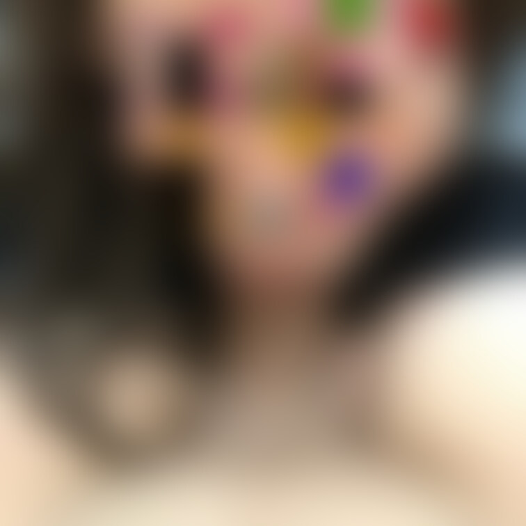 フェラの時は情けない、ひょっとこ顔の
妻です
妻のフェラ動画みたいですか？