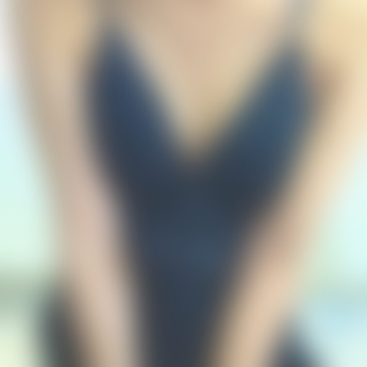 寄せたら谷間出来るんだよ、一応(笑)