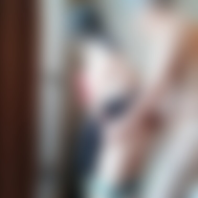 悪友と妻がホテルでコスプレＨしてきたと報告された写真です。