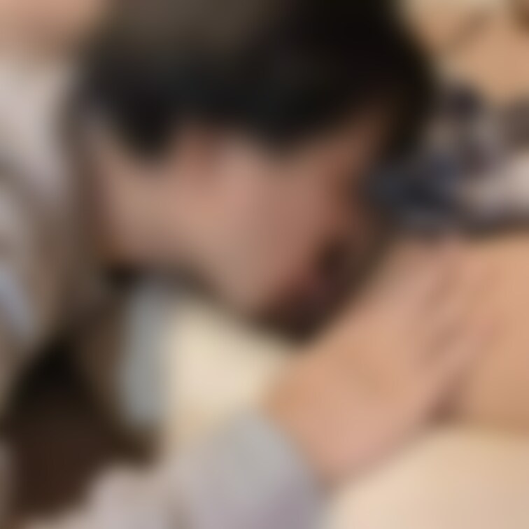 奥さんにおもちゃで気持ちよくなってもらったあと、もっと欲しくなったようで舐めてほしいとお願いされたので舐めてる動画も撮り