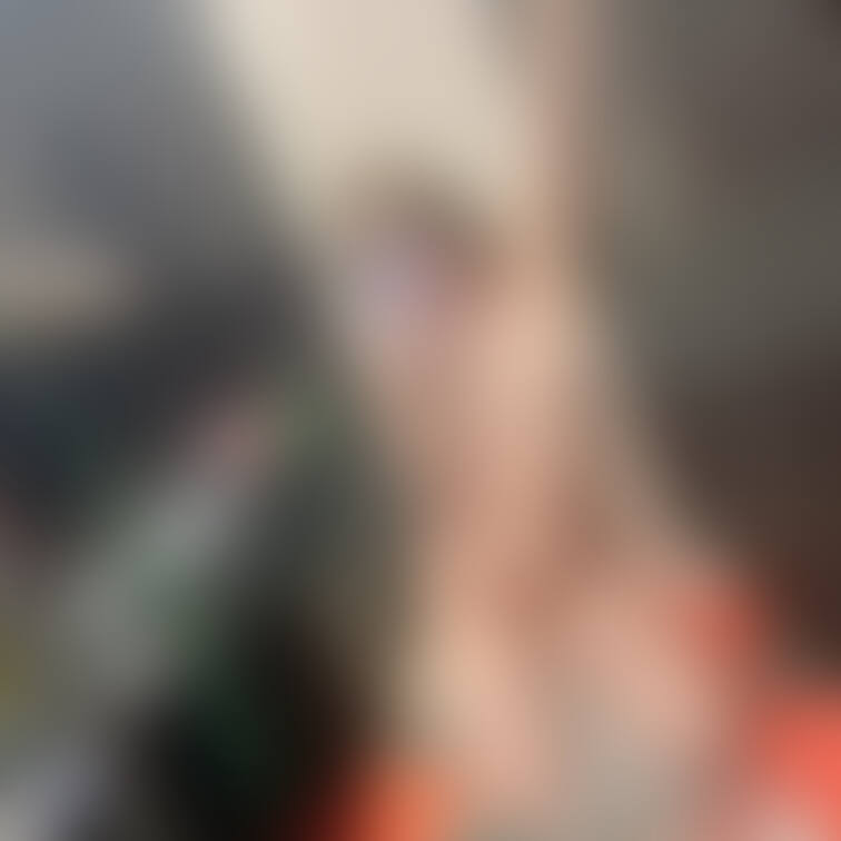 ニップレスつけてるのなかなか可愛くて好き。
乳首見えないのに下全裸は滑稽。