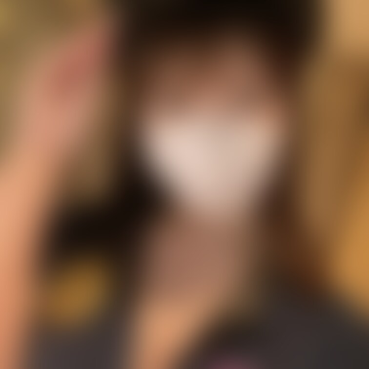 本日２０時に最新動画UPしますよ🥰絶対見てほしいwww見て沢山抜いてくれたら喜びます😘海外の警官？？コスプレになります🥳