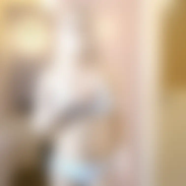 閲覧いただきありがとうございます。
みなさんの心音動画2です。
綺麗な金髪が色白の肌にとても似合い、体型もスリムでお