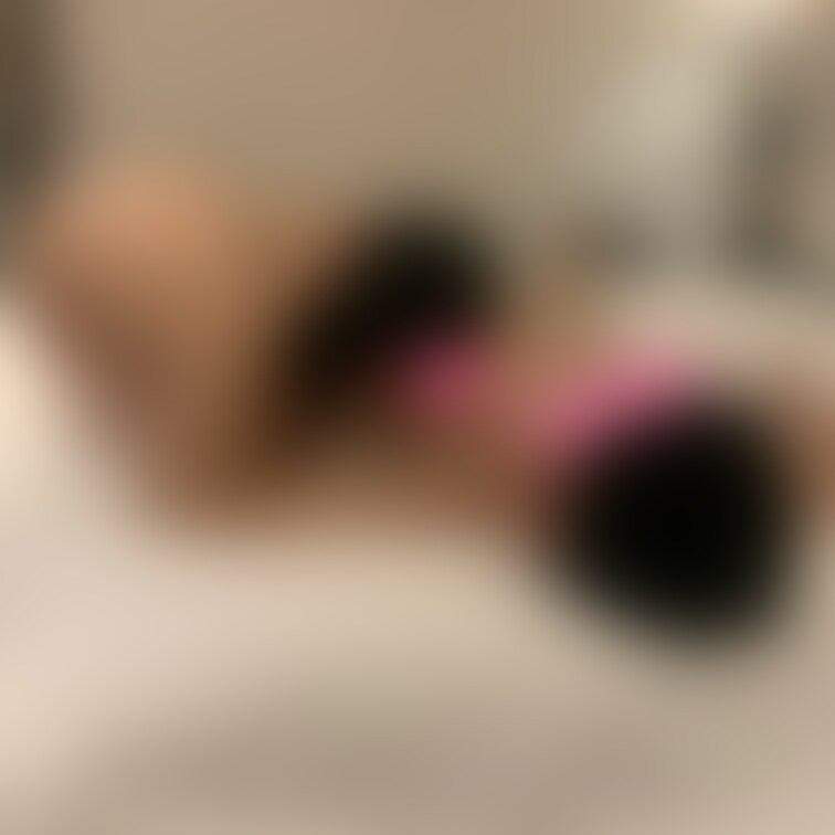 <本日の1枚>
昨夜、Yuriはデリヘルに出勤して2名のお客さんの相手をしてきました。
帰ってから、どんなプレイをし