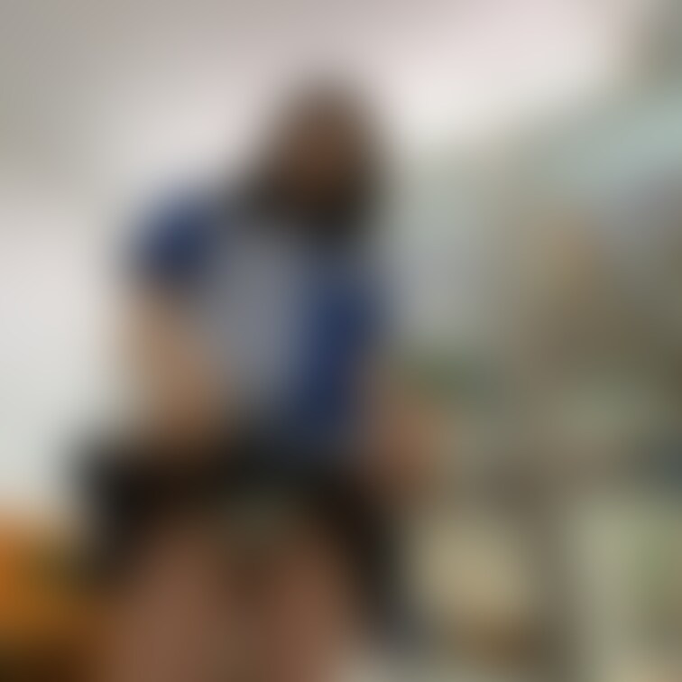 バイトの先輩とコンビニの裏でこっそり・・・・