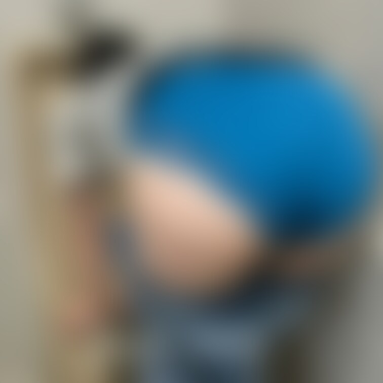 公衆🚽でパンチラ📸✨
あぁ…そこは凄く汚いのに…
アンモニア臭が凄い‼️