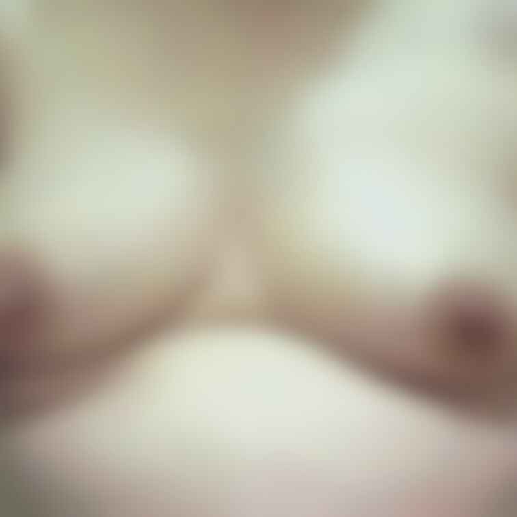 いつもの乳首いじいじ動画です。
どうして乳首って、こんなに気持ちいいのかなぁ？？