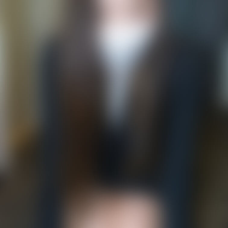 スーツと制服、顔のボカシ外してます！２枚