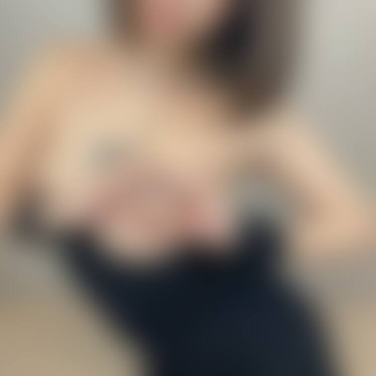 黒レースチャイナの下はこんなにエッチなことになってました💓
おぱんちゅもチラリ🔞