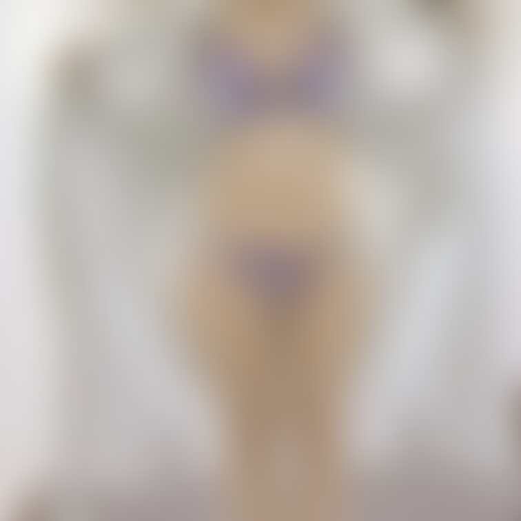 どこかの廊下で露出…
誰かが来たらどうしよう…
恥ずかしいけど見られたら興奮しちゃう💕