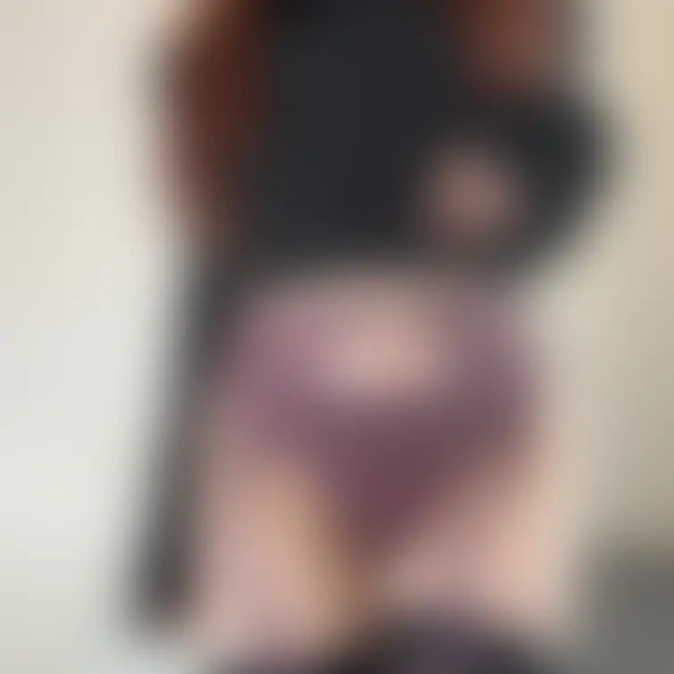トップスだけ着て下はセクシー下着丸出しの自撮り💜
【お尻ドアップ❤️アナル見せながら指ズボオナニー】
⏩ https