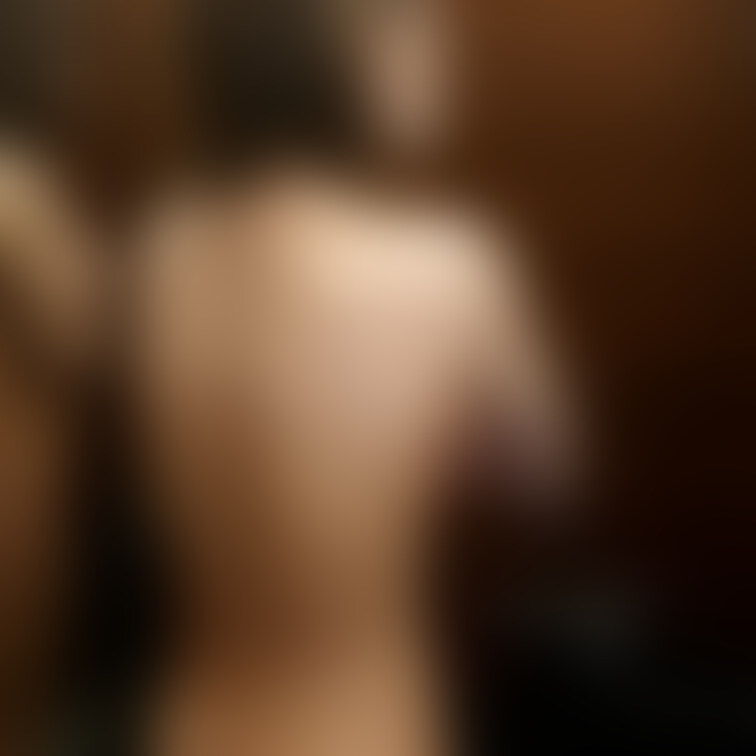 都内某所でお会いしたあやちゃん。
スレンダーのセクシーおねえさんでした。


