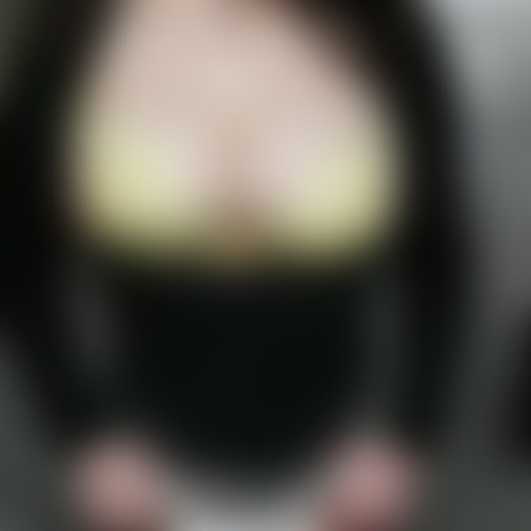 お台場にある
とある地下駐車場
車から降りたミニスカ熟女は
何かを探してる？
結局見つからなかったので
罰とし