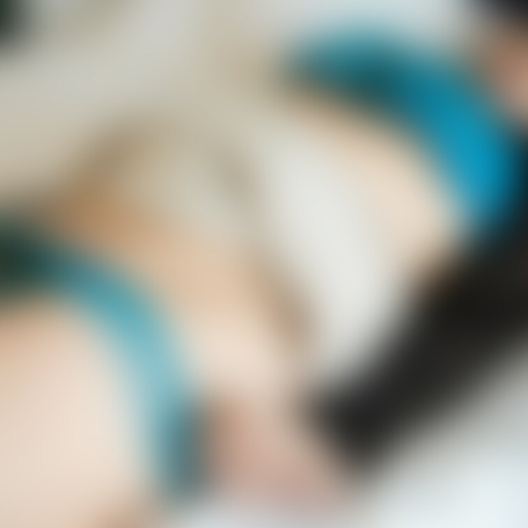 ❀.