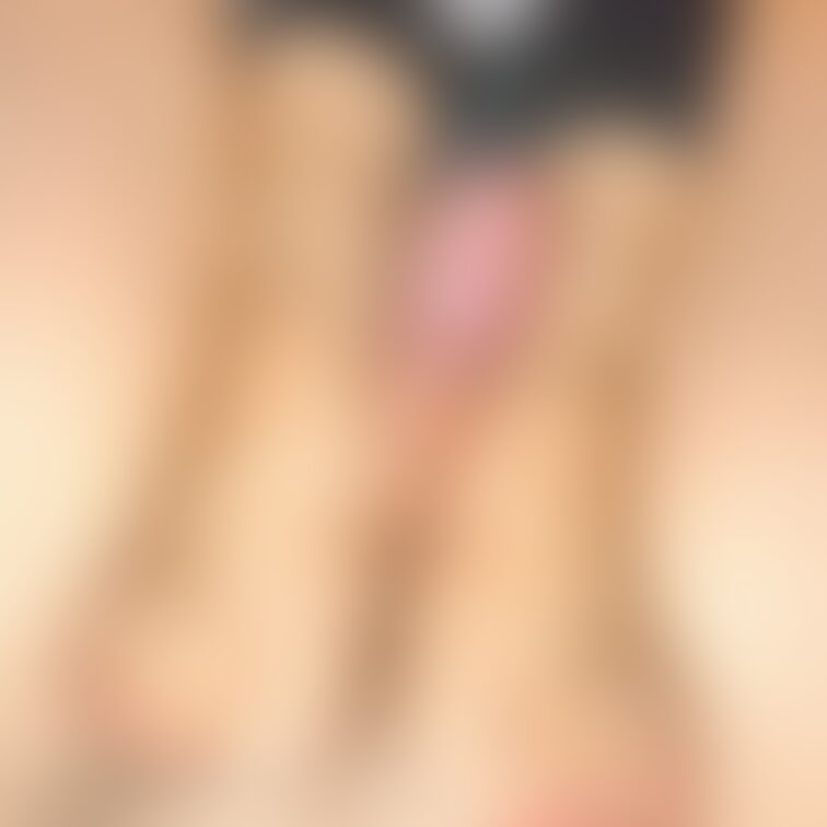 足コキ。強めに挟んでもらってます。