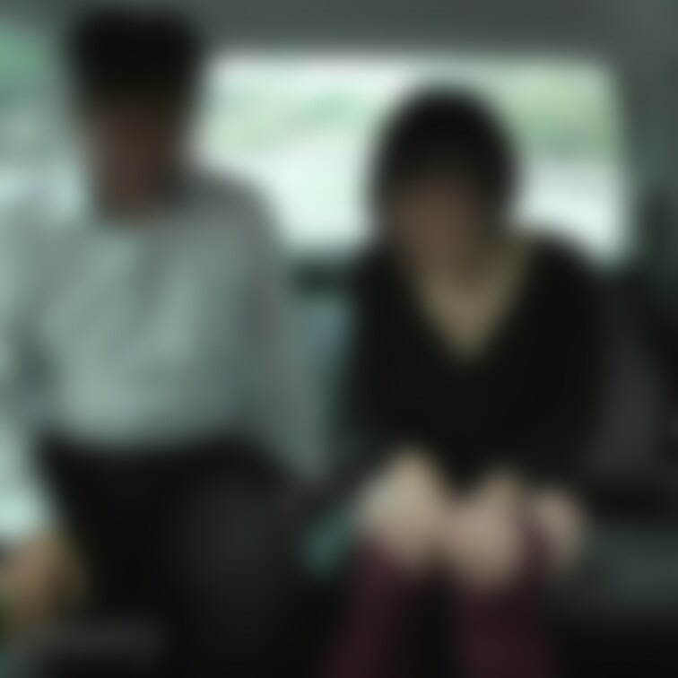 旅行先でファンの方とのカーセックスです。広い駐車場とはいえドキドキ感凄かったです。本編は前編になります。