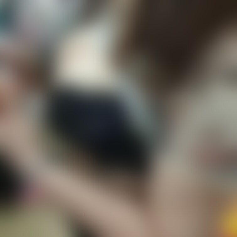 もう完全に巨乳を晒して
アダルトグッズを物色中
こういう場面でもさりげなく
商品を取りながら肘を胸に当てたりしてほ