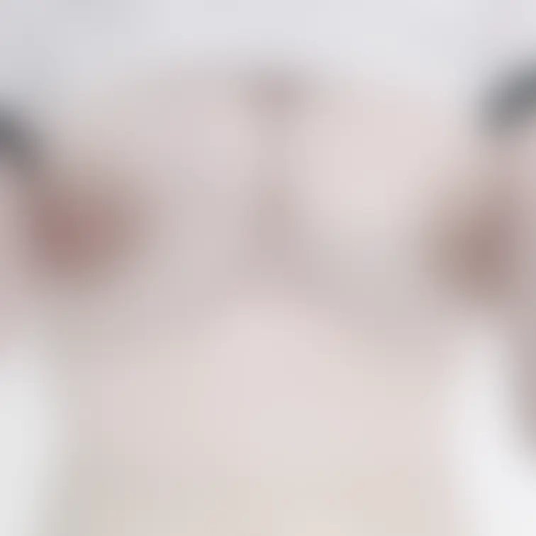 上からの目線(乳首丸見え)