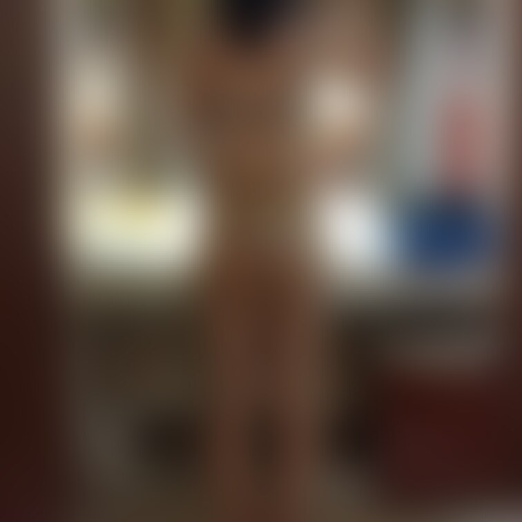 NTRで遊んだ時に男性がホテルに到着する前に準備してる姿を撮影した写真です。
