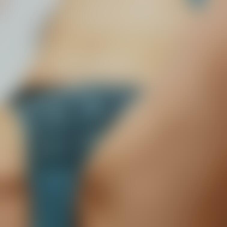 や〜ん。。おけけ剃ってないよ💦はみ出てる💦