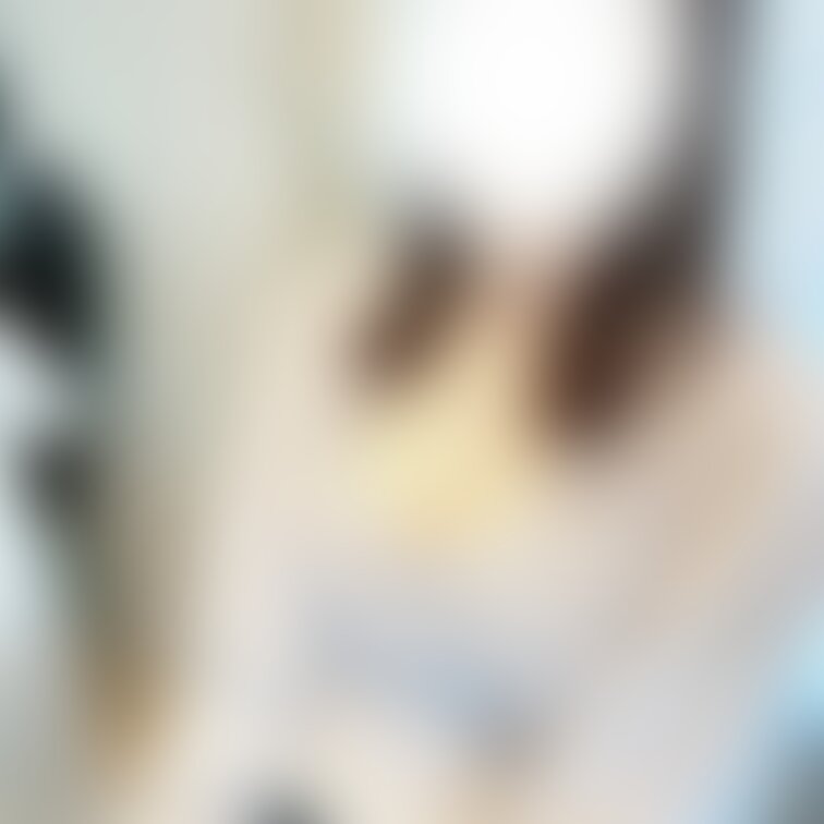 授業前に男の子に写真撮られてたんだけど、
どこか変だったかな？胸元あきすぎてた？

いいねとコメントしてくれると飛