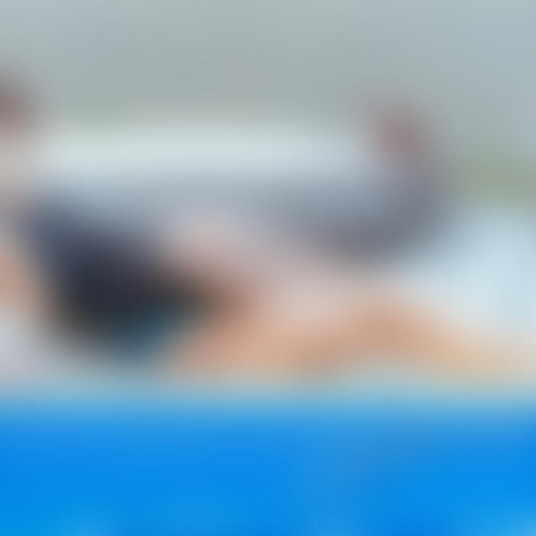 こんばんは^^
ようやく体調も戻り落ち着いたので…水着の写真をアップさせてもらいますねェ!!
初のピチピチ…