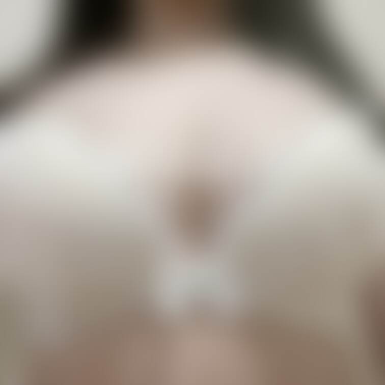 下から見たおっぱいです💕

お気に入りの白レースのブラつけてみました✨

何回頑張ってもXに弾かれちゃって投稿で