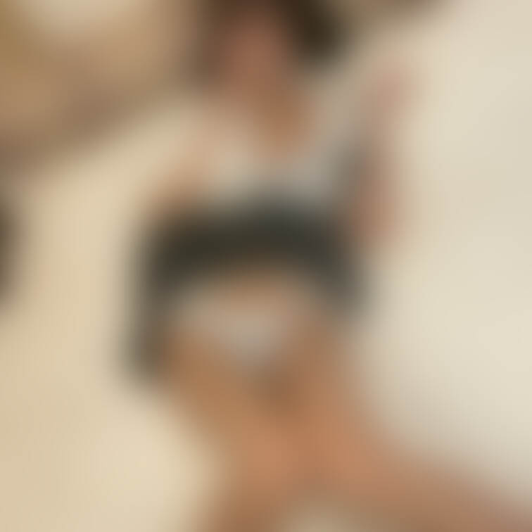 押し倒されちゃった♡乳首丸見えで恥ずかしい……