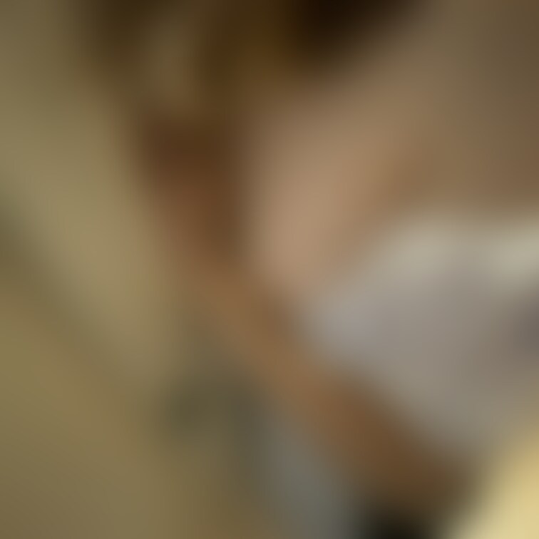 玄関前でメイドコスしてもらいました🐰
