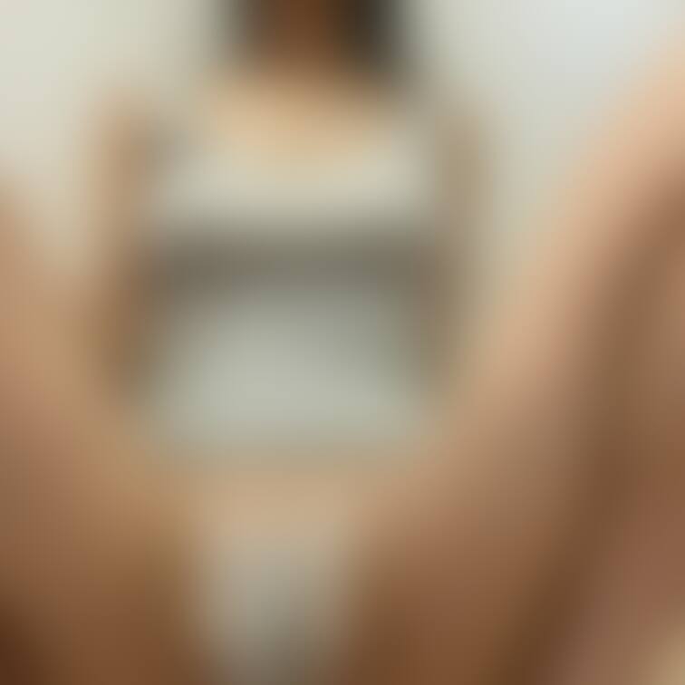 興奮してマン汁でパンツ透けてきた💦
梅干し乳首がピンコ勃ちでタンクトップからツンツンしまっくてる💦もうすぐ○○○乳で滲