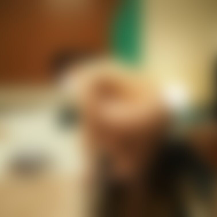 Yさん。アイドルデビューに際してのプロデューサー命令による全裸持ち歌歌唱（11/12の動画参照）の時の、ベッド脇でパンテ