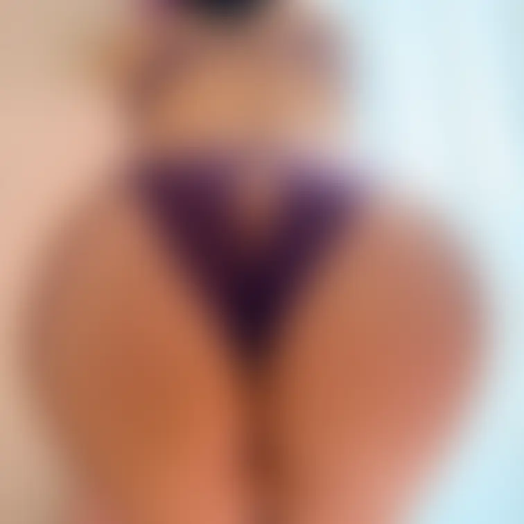 ちょっとセクシーな紫の下着の桃です🥰