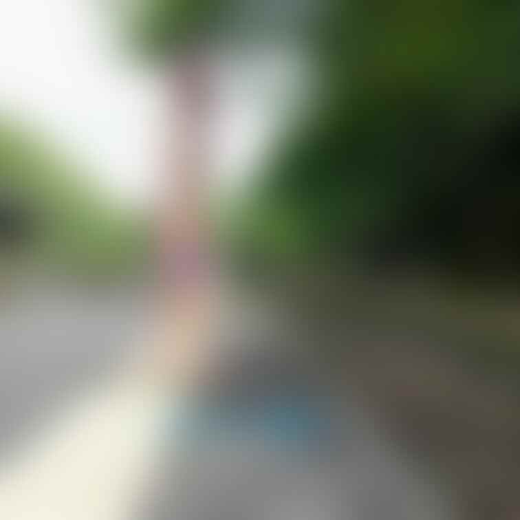 ずっとやってみたかった、駅で下着姿で撮影しました💕