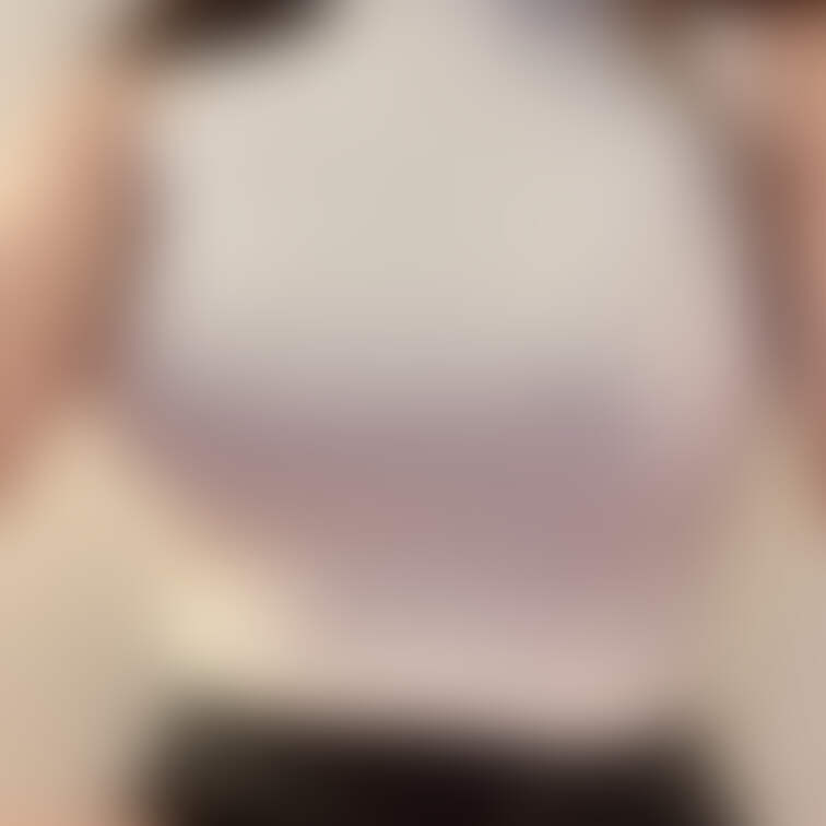 【あれ、なんか見えてる？💦】

今日この格好で出かけてたんだけどすごい視線を感じたような、、

ピチッとしててバ