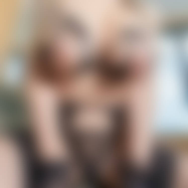 リボンをずらしたおっぱいえっちかな🥹💕このまま上に乗ってもいい？🥹