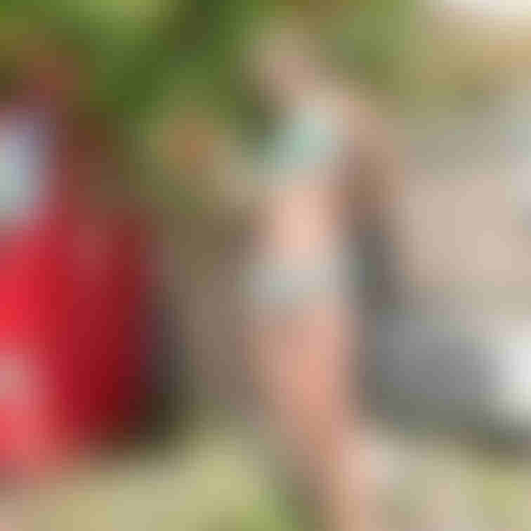 水着のＹちゃんはいかがです❓
五十路には見えない‼️
と勝手に思ってますが、みなさんの目からみたら？
見えない‼️