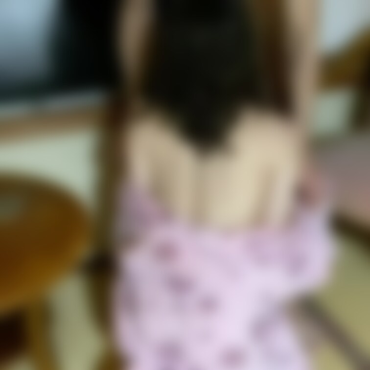 浴衣を脱がしてのフェラ。 これも最高にエロい。 コスプレ好きなのかな？ 浴衣の後ろ姿がなんかエロい  #人妻 #NTR 