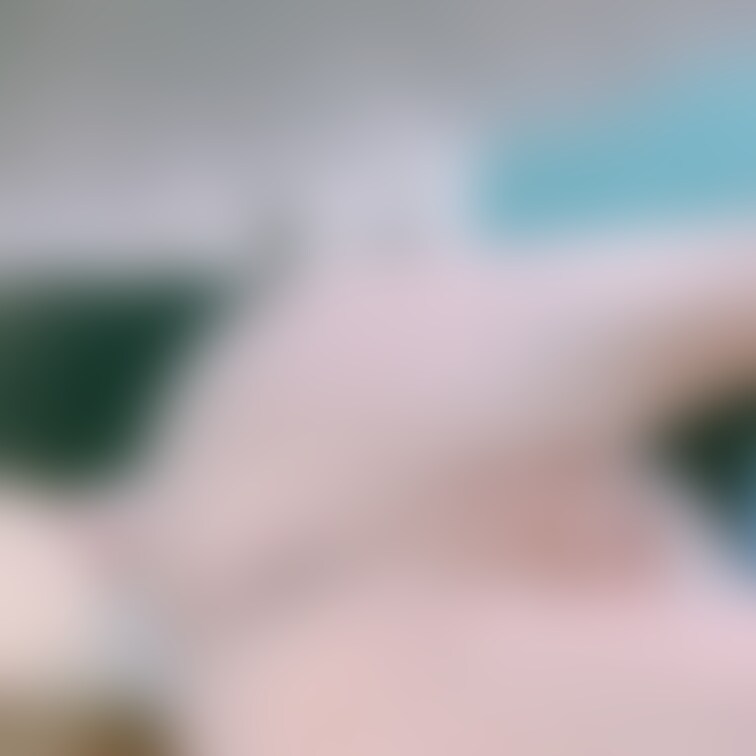 友達とどういう体位がエロいか写真の送り合いしてる時に撮った写真w
毛の処理が出来てないから拡大したら見えちゃうけど…