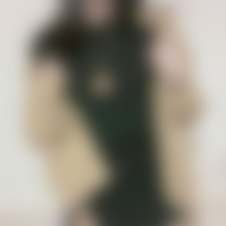 彼氏にえっちだと褒められたデートコーデ♡

少し前！今は厚手のアウター着ないと寒いよね🥹
黒のミニスカにスリット入