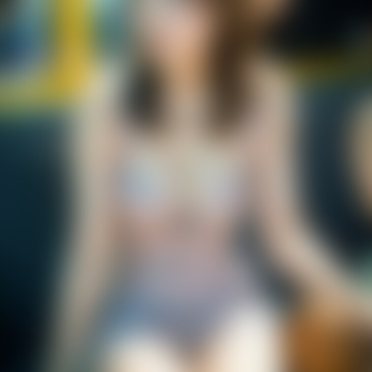 電車の中で脱衣を命じられた巨乳美女の末路