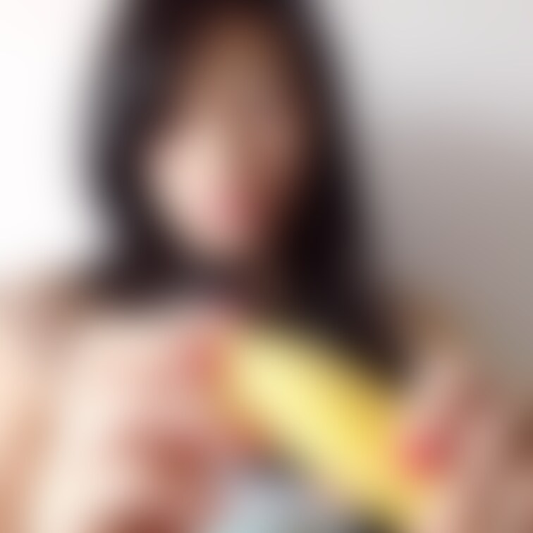 たまには清楚な愛妻の素顔でも。
こんな涼しげな顔をしながらご近所に明るく挨拶する妻。
まさかmyfansに綴る作品な