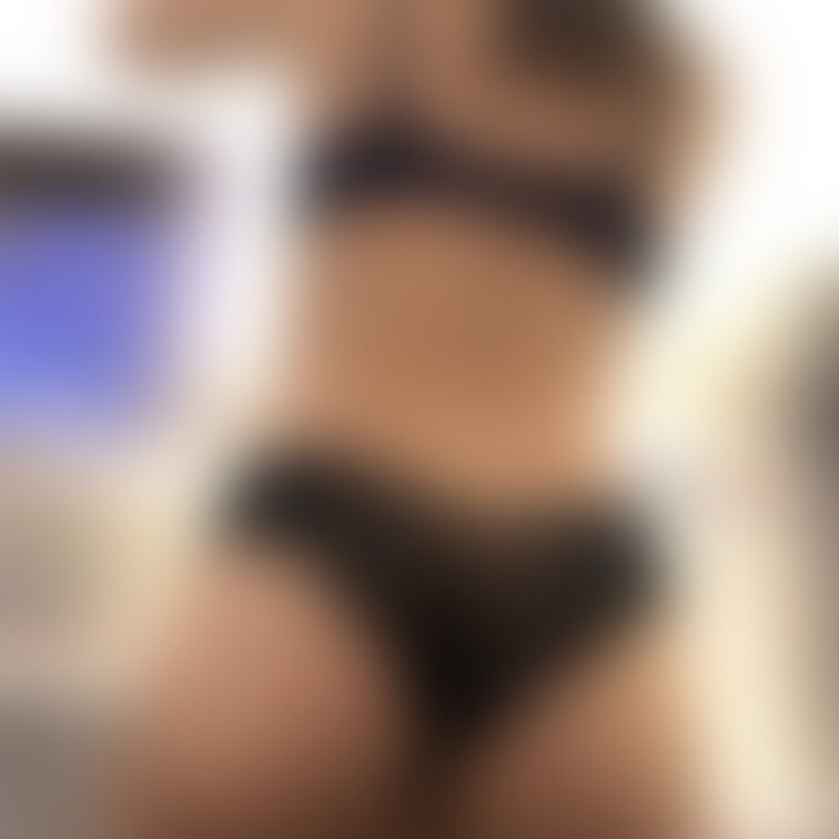 朝の身支度してる姿♡
普段は医療スタッフとして働いています。

仕事中にもたまに、おちんぽの事考えちゃうから
帰