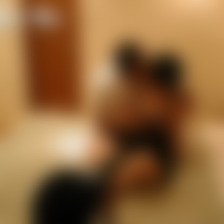 サイトの取材をしたいと、某出版社からの依頼。
撮影に協力してくれた「かりんさん」。
取材の撮影なのに、ちょっぴり感じ
