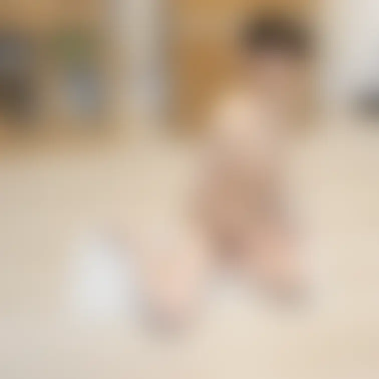 りこの全裸パーティー兼公開撮影。参加者の見守る中のグラビア撮影です。なかなかセクシーなポーズが撮れました。

美乳の